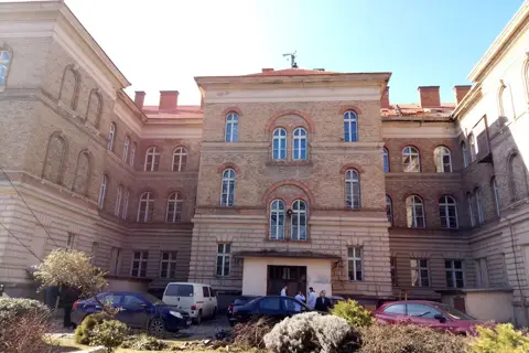 Палісадник хімкорпусу держуніверситету — фото 1