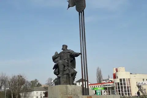Сквер на площі 700-річчя міста (Черкаси) — фото 5