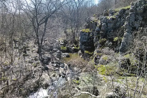 Каньйон з водоспадом — фото 5