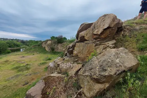 Скелі в Чмирівці
