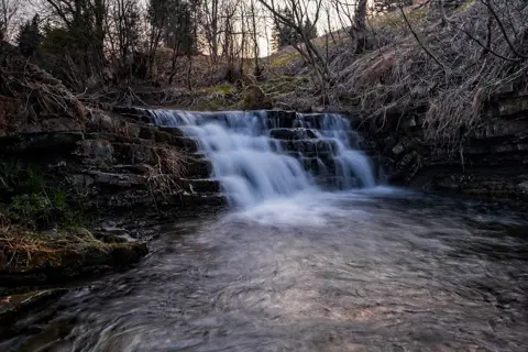 Залотом'ятий водоспад