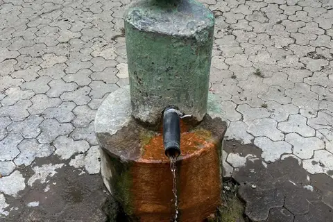 Бювет з мінеральною водою